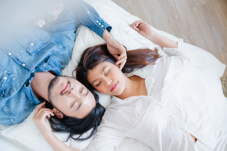 "잠들려 애쓰지 마라, 햇볕 많이 쬐라" 수면 전문가가 꼽은 꿀잠 조건 네 가지