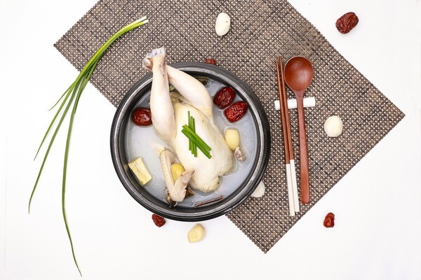 소양인이 따뜻한 성질의 보양식을 과하게 먹으면 속열이 쌓여 두통·불면증이 심해질 수 있다