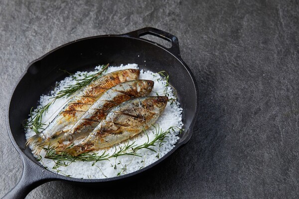 전어는 단백질 비중이 20%를 차지하는 고단백 식품이다.