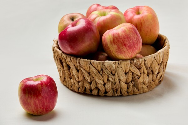 사과에는 케세틴과 칼륨 등이 함유돼 폐 기능을 강화하고 체내 나트륨을 배출해준다. [출처: Gettyimagesbank]