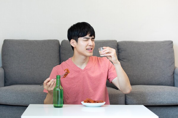 음주 습관이 뇌출혈 발생 시기에 영향을 미친다는 연구 결과가 나왔다. [출처: Gettyimagesbank]