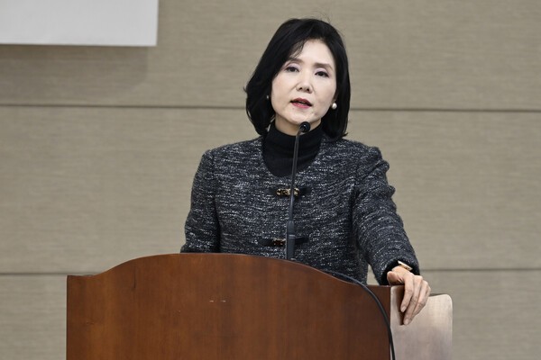 부광약품 안미정 회장이 미래 전략을 발표하고 있다. 이날 안 회장은 신규 자회사 설립 계획을 공개했다.