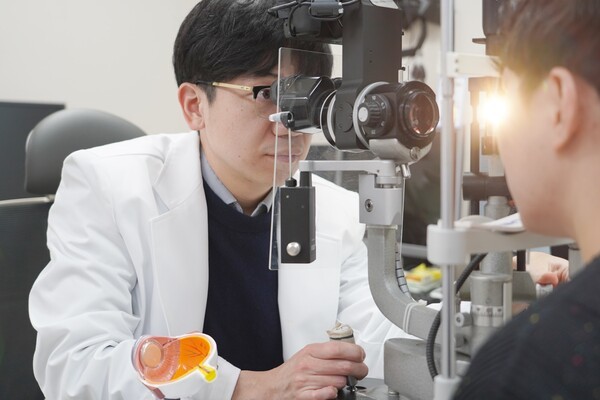 이동현 교수는 “망막은 한 번 손상되면 회복이 매우 어려운 조직”이라고 말했다.&nbsp;