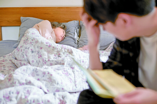 노년기 기억력과 인지력 저하는 주변인의 삶에도 영향을 미칠 수 있어 체계적인 관리가 필요하다. &nbsp;[출처 Gettyimagesbank]